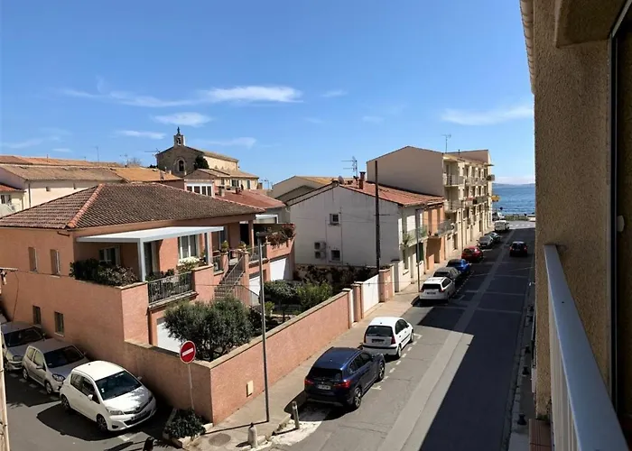 T2 Avec Terrasse Ensoleillee Et Garage Privatif - Fr-1-604-30 * Mèze
